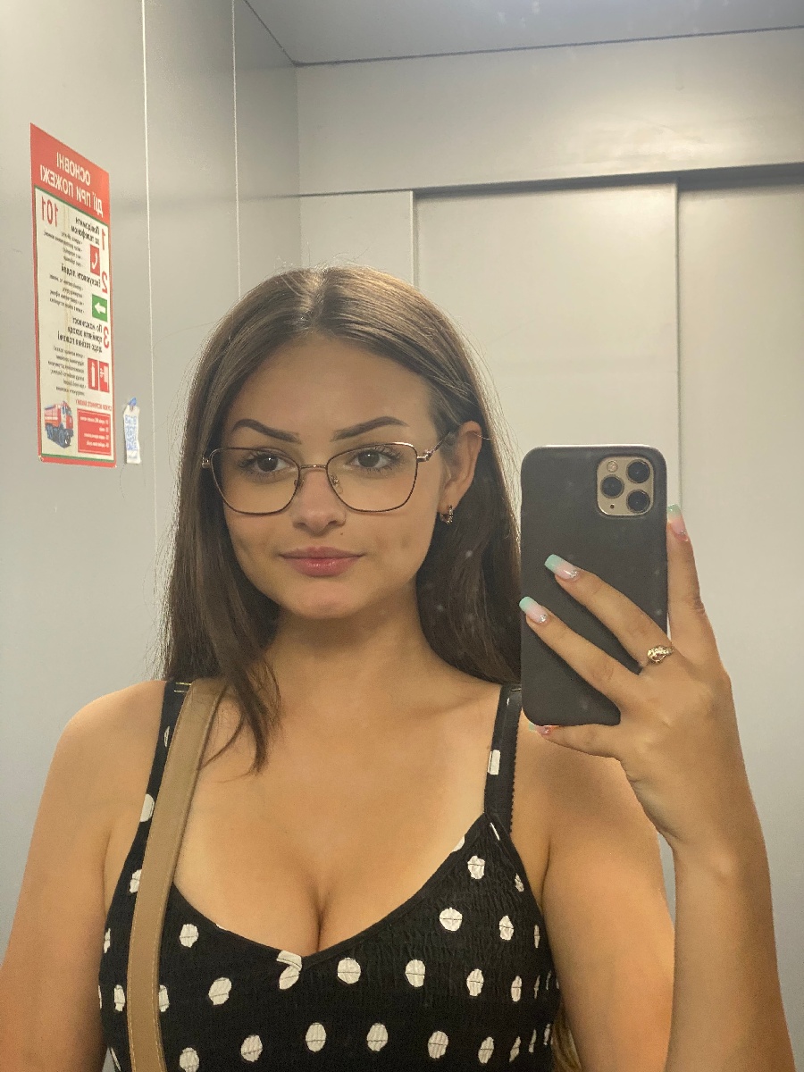 Sexy model Stacy in Bandar-Seri Begawan